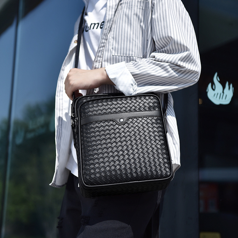 Muška torba preko ramena - Urban Simplicity, PU materiál, otporna na habanje i vodootporna, poliesterova podstava, za poslovna putovanja.