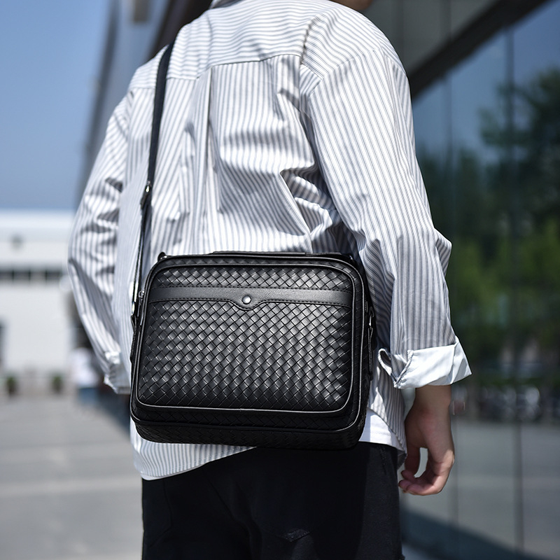 Muška torba preko ramena - Urban Simplicity, PU materiál, otporna na habanje i vodootporna, poliesterova podstava, za poslovna putovanja.