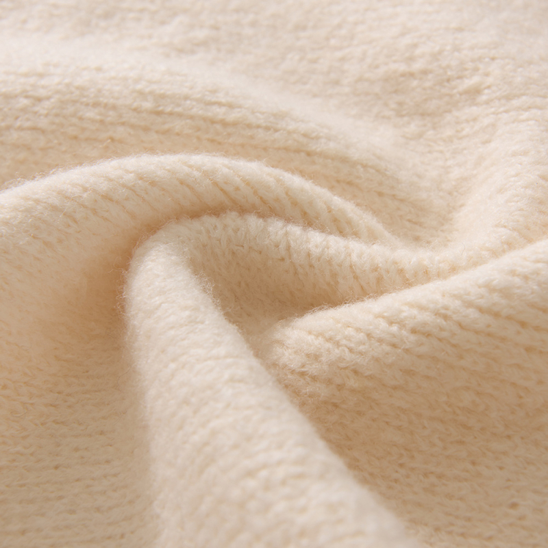 Trokutasti šal s resicama – poliester, plain weave, četiri godišnja doba