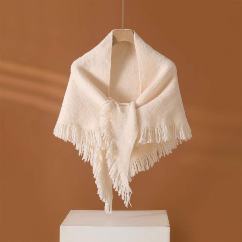 Trokutasti šal s resicama – poliester, plain weave, četiri godišnja doba