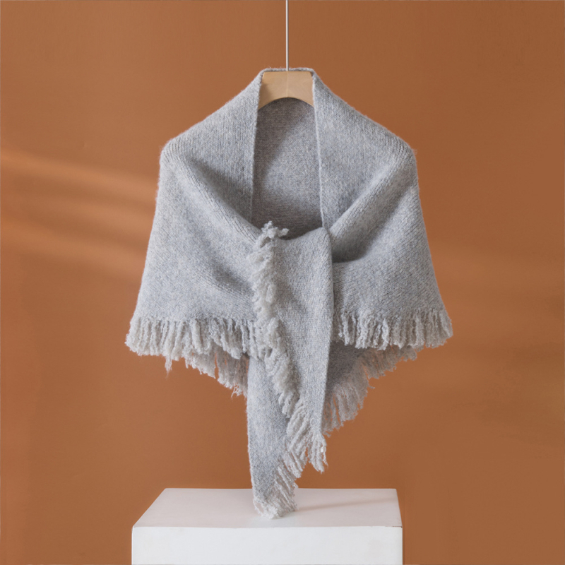 Trokutasti šal s resicama – poliester, plain weave, četiri godišnja doba