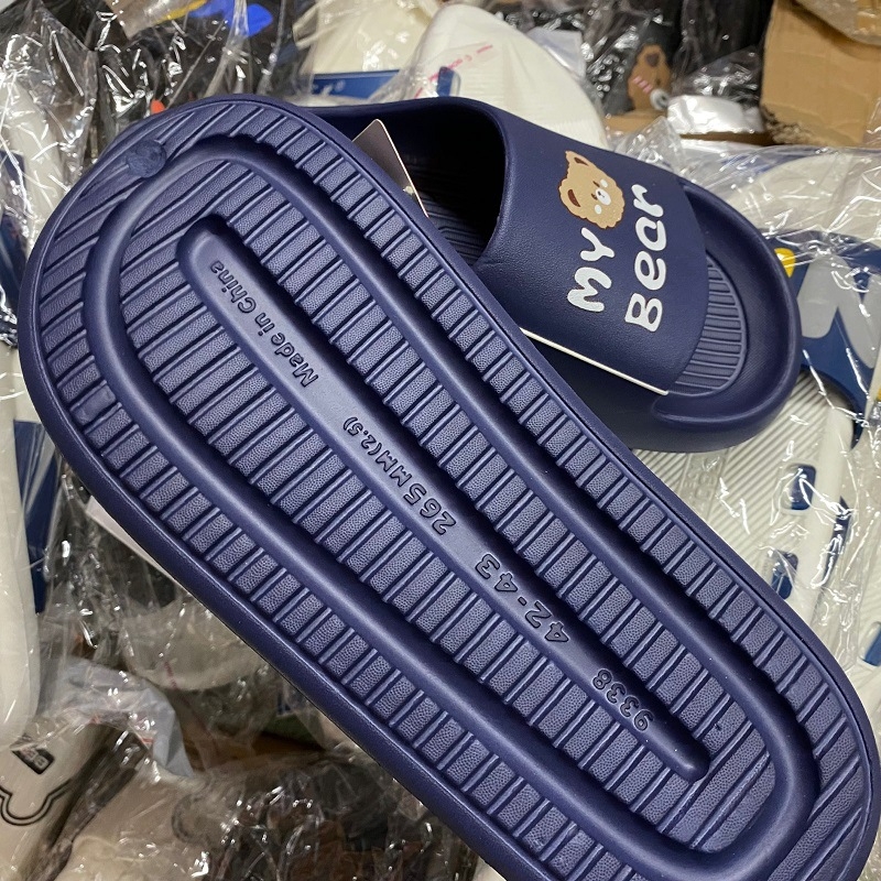 EVA könnyű férfi szandálok, lazító stílus, betűs nyomtatás és rajzfilmszerű dizájn, injektált talp, nyitott slip-on, nyár 2025