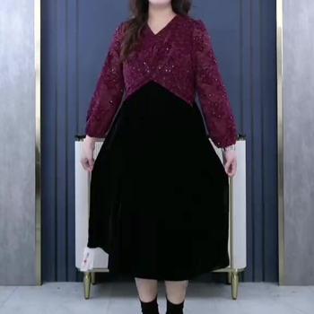 Csipke jacquard részletekkel ellátott chiffon ruha, fő anyag poliészter 90-95%, másodlagos <30%, hossz 99 cm, gyűrődő textúra, elegáns stílus, Kapok Forest márka