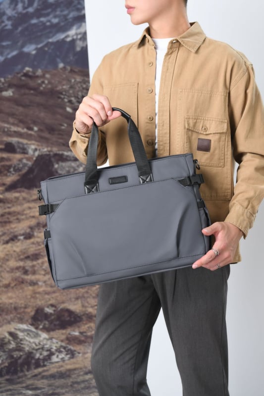 Muška crossbody torba za poslovna putovanja – najlon, vodootporna, podstava od poliestera, smanjuje teret