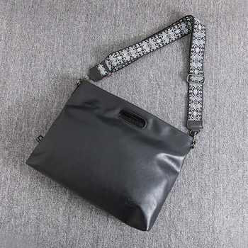 Muška PU crossbody torba, ulični stil, jednobojni uzorak, podstava od poliestera, kompatibilna s 14-inčnim prijenosnim računalom