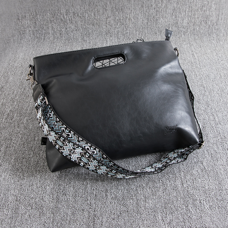 Muška PU crossbody torba, ulični stil, jednobojni uzorak, podstava od poliestera, kompatibilna s 14-inčnim prijenosnim računalom