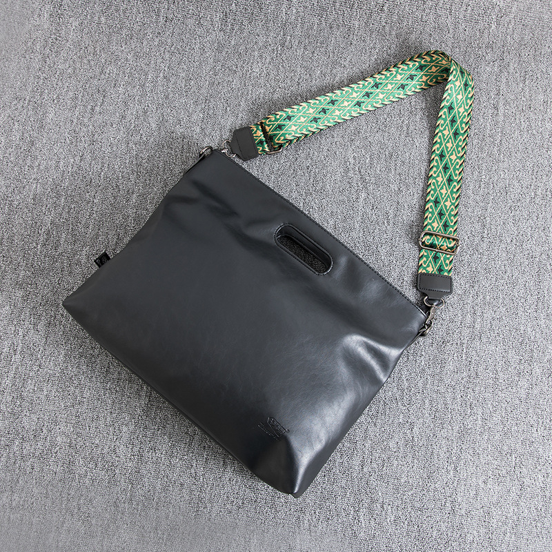Muška PU crossbody torba, ulični stil, jednobojni uzorak, podstava od poliestera, kompatibilna s 14-inčnim prijenosnim računalom