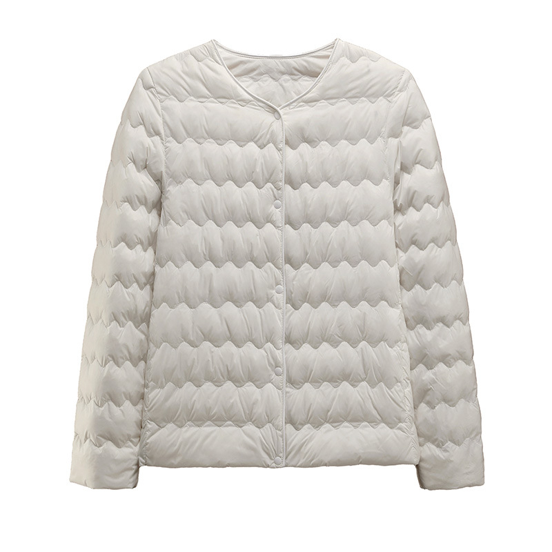 Дамско пухено яке, тънък силует, ултра къс модел (≤40 см), пълнено с пух от патица, съдържание на пера 51–55%