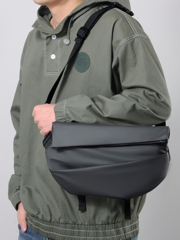 Muška crossbody torba - PU koža, vodootporna, jednobojna, kompatibilna s 8-inčnim prijenosnikom, model 91299