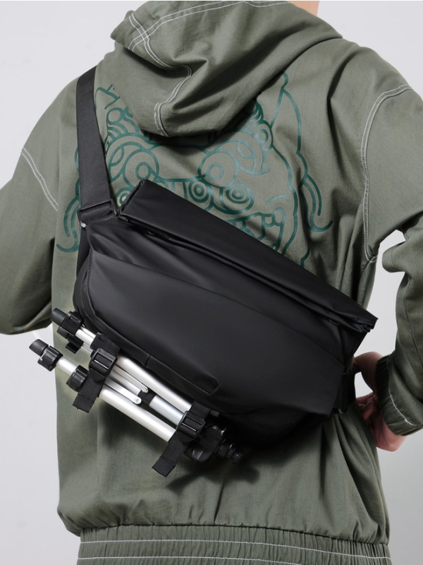Muška crossbody torba - PU koža, vodootporna, jednobojna, kompatibilna s 8-inčnim prijenosnikom, model 91299