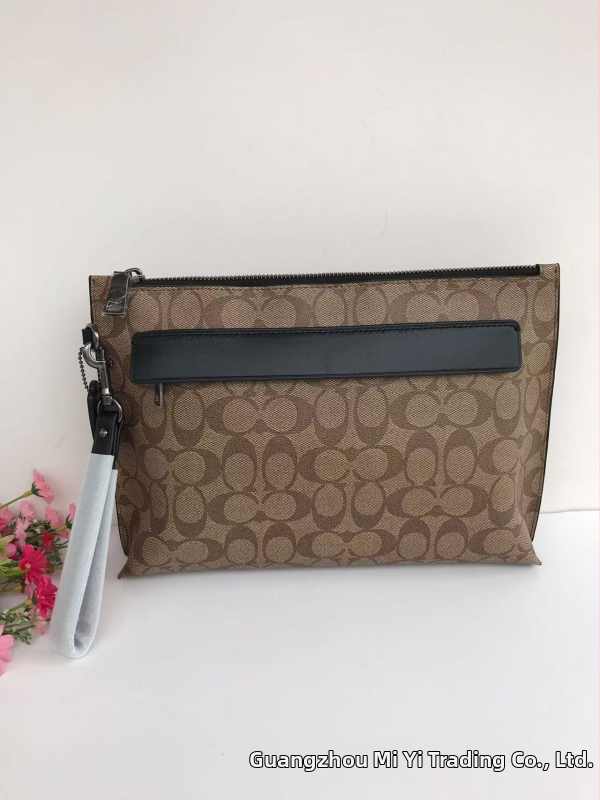 Мъжки клъч от естествена кожа - първи слой телешка кожа, райета, водоустойчива и лека, подплата от найлон