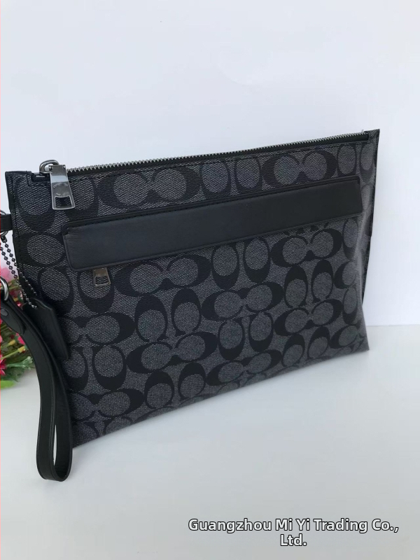 Мъжки клъч от естествена кожа - първи слой телешка кожа, райета, водоустойчива и лека, подплата от найлон