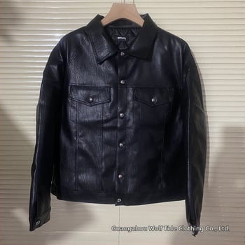Δερμάτινο μπουφάν PU, γιακά τύπου Lapel, μονόκουμπωτο κλείσιμο, φαρδιά γραμμή, πλαϊνές τσέπες, διακοσμητικά κεντήματα με διασταυρωμένο σχέδιο