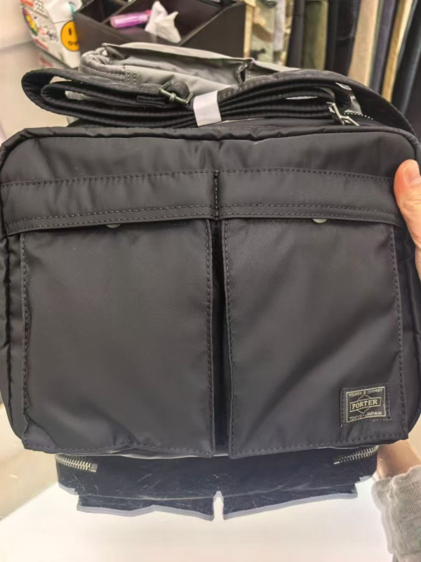 Crossbody torba, gradski minimalistički stil, poliester, podstava od platna, svakodnevna upotreba