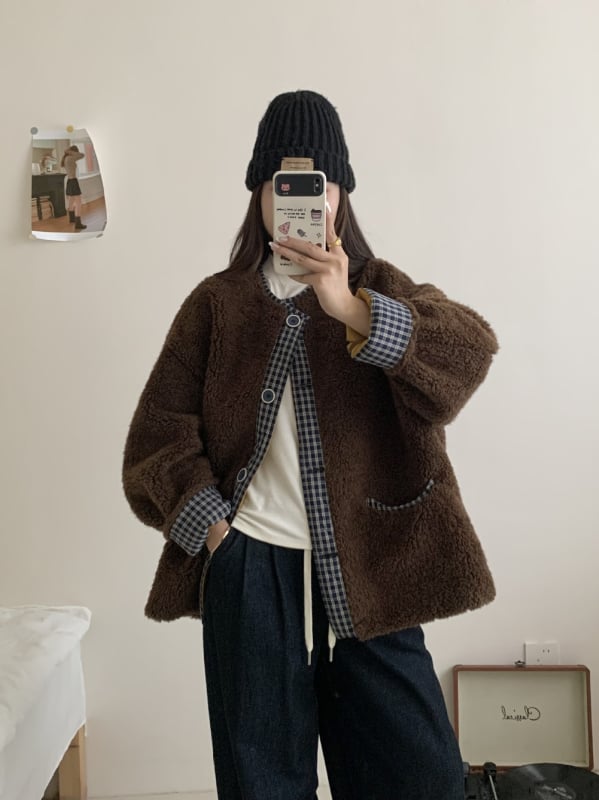 Geacă damă din fleece cu model patchwork în carouri, croială lejeră, poliester cu spandex 50-70%, iarnă 2025