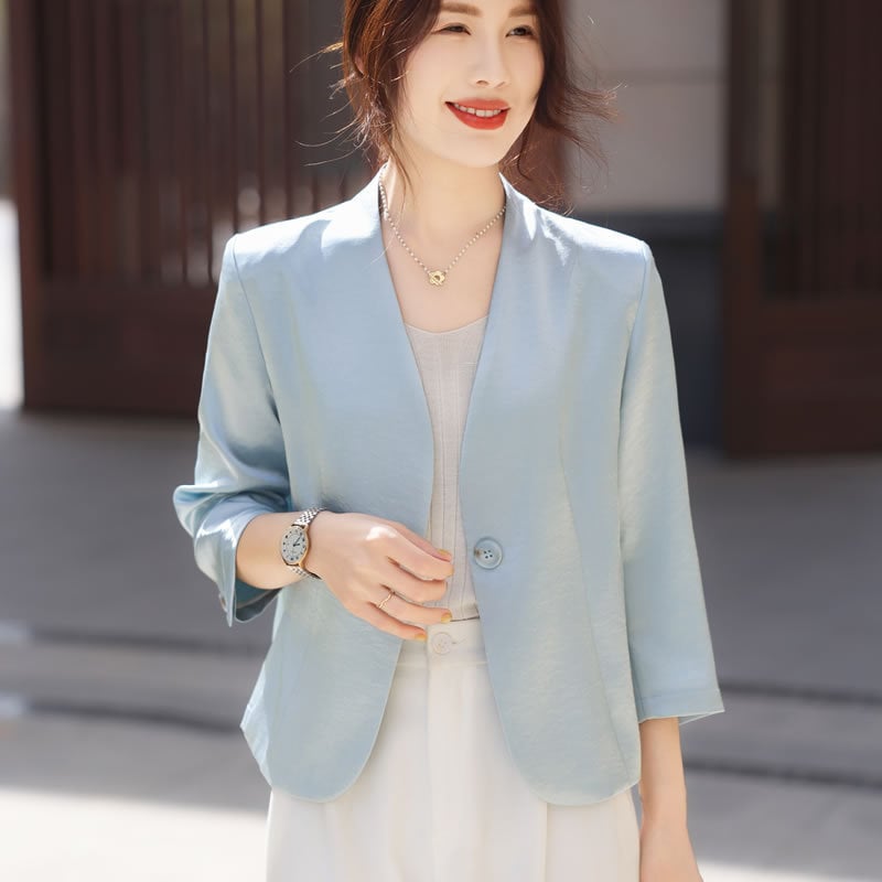 Női karcsúsított blézer gallér nélküli, 3/4-es ujjú, egygombos zárás, poliészter anyag, poliészter-tartalom 95% felett