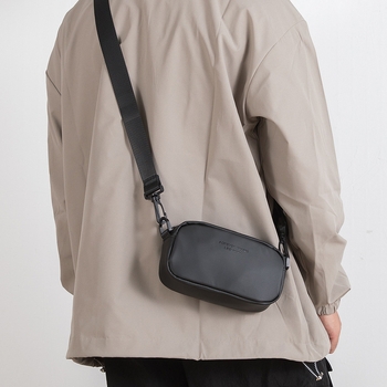 Muška crossbody torba, mikrovlakana sintetička koža, vodoravni kvadratni oblik, zatvarač, unutarnje pretince: zatvarač, džep za telefon, džep za ID, s jednom naramenicom