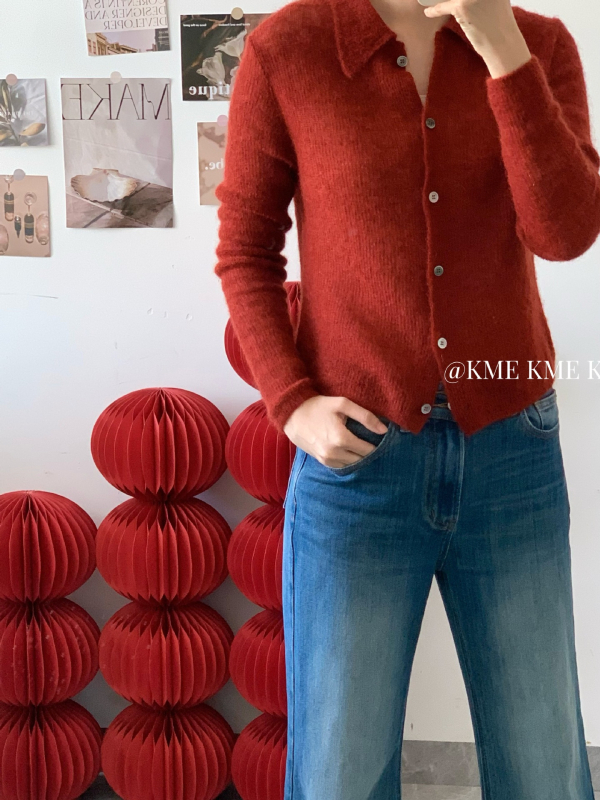 Cardigan s reverom, mohair-najlon smjesa, podstava od ovčje vune, uski kroj, rukavi felinar