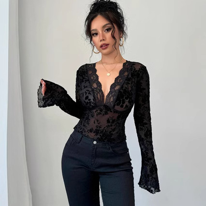 Ženski T‑shirt s V‑izrezom, čipkasti patchwork od mrežaste tkanine, zvonasti rukavi, geometrijski uzorak, uski kroj