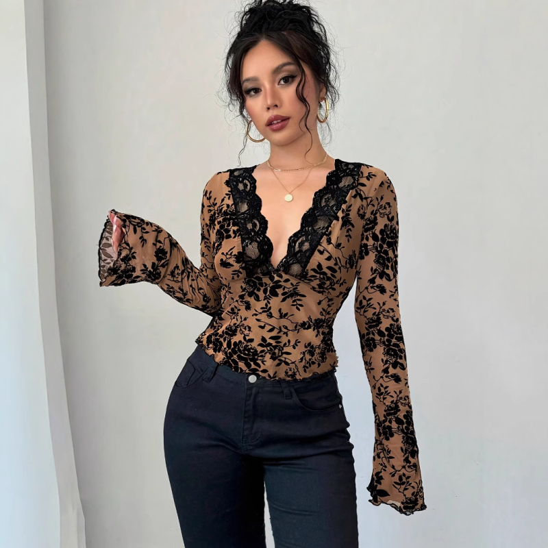 Ženski T‑shirt s V‑izrezom, čipkasti patchwork od mrežaste tkanine, zvonasti rukavi, geometrijski uzorak, uski kroj