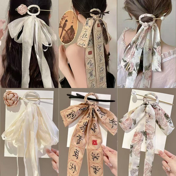 Drevna drvena spona za kosu s platnenom mašnicom – antički stil, jednorodna forma, dodatak za glavu (Materijal: drvo + platno; Stil: antički; Oblik: jednorodna; Kategorija: dodatak za glavu)