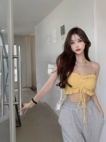 Tube топ за жени - без презрамки, геометричен принт, вискоза (50-70%), тясна кройка, много къс модел (≤40 см) - лято 2025