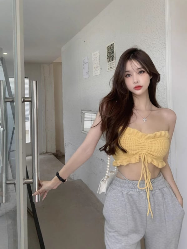 Tube топ за жени - без презрамки, геометричен принт, вискоза (50-70%), тясна кройка, много къс модел (≤40 см) - лято 2025