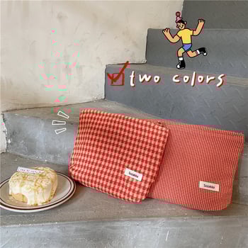 Τσαντάκι μακιγιάζ με μοτίβο ζακάρ καρό, κάθετο τετράγωνο σχήμα, άνοιγμα με φερμουάρ, πολυεστερικό υλικό και επένδυση