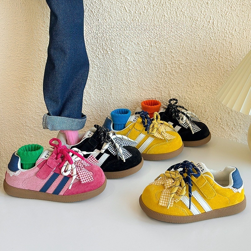 Dječje tenisice s Velcro kopčanjem, korejskog stila – unisex, prugasti gornji dio; Gornji materijal: Super Fiber; Zatvarač: Velcro; Potplat: guma; Sezona: proljeće–jesen
