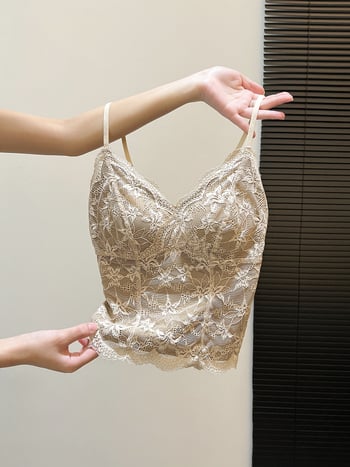 Дантелен потник с V-образно деколте и елегантен гръб, тясна кройка, полиестер