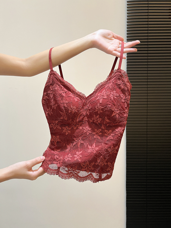 Дантелен потник с V-образно деколте и елегантен гръб, тясна кройка, полиестер