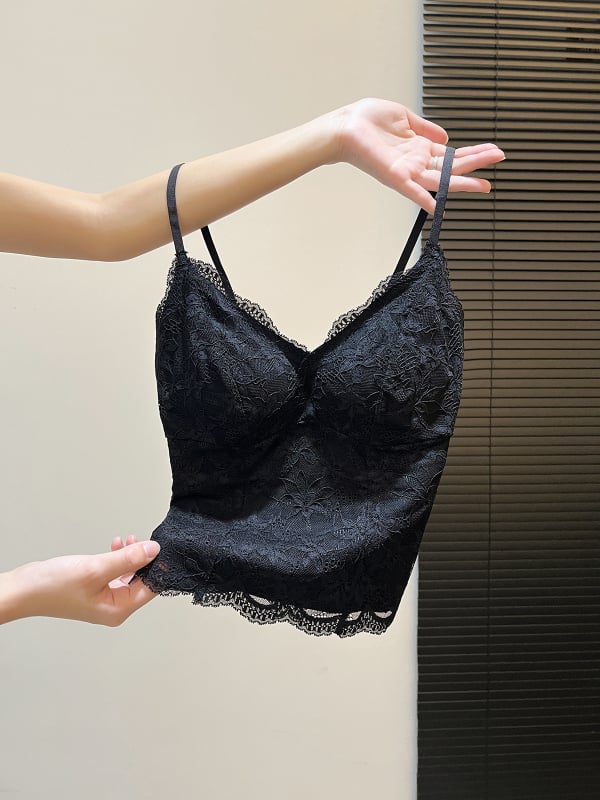 Дантелен потник с V-образно деколте и елегантен гръб, тясна кройка, полиестер