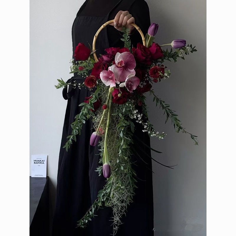 Menyasszonyi csokor kaszkádos vízeséses stílusban, orchideákkal és tulipánokkal, esküvői fotózáshoz, DIY