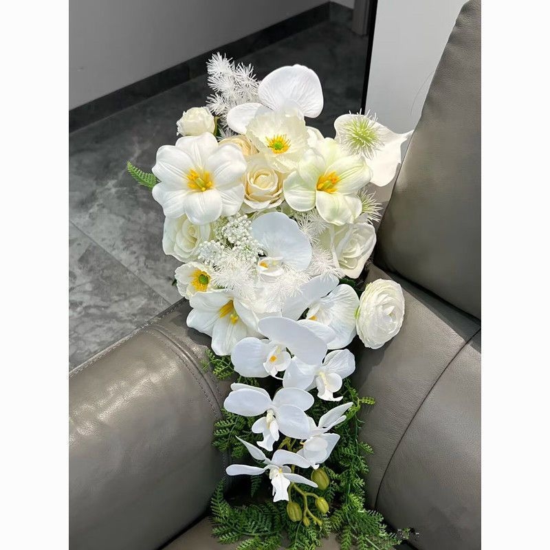 Menyasszonyi csokor kaszkádos vízeséses stílusban, orchideákkal és tulipánokkal, esküvői fotózáshoz, DIY