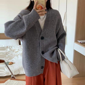 Női kötött kardigán V-nyakkal, laza szabás, cashmere-keverék nylon/acril, hosszú ujjak, zárás egy gombbal, ősz 2024