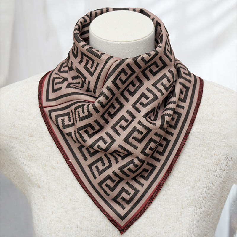 Trokutasti šal od poliestera, pleteni twill, topao za jesen, svestran i elegantan stil