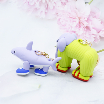 Ключодържател – пластмасов, модерен арт стил; подходящ за подарък на сватби, рождени дни, завършвания и пътни сувенири