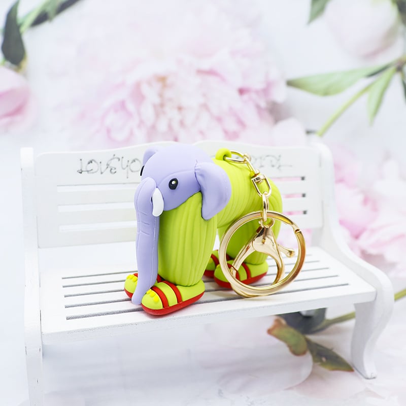 Ключодържател – пластмасов, модерен арт стил; подходящ за подарък на сватби, рождени дни, завършвания и пътни сувенири