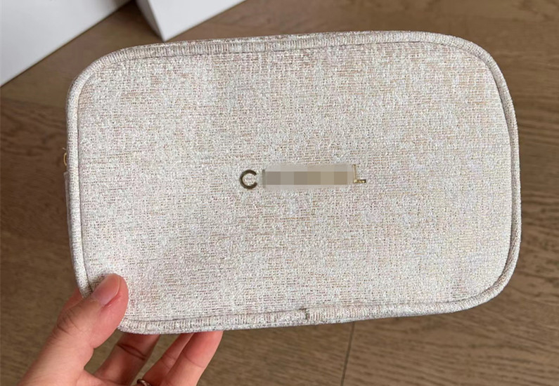 Smink- és tároló táska átalakítható láncos pánttal, nylon anyag, nylon bélés, mintázat betűk, márka Yuzhixing leather goods, kopásálló, tárolásra