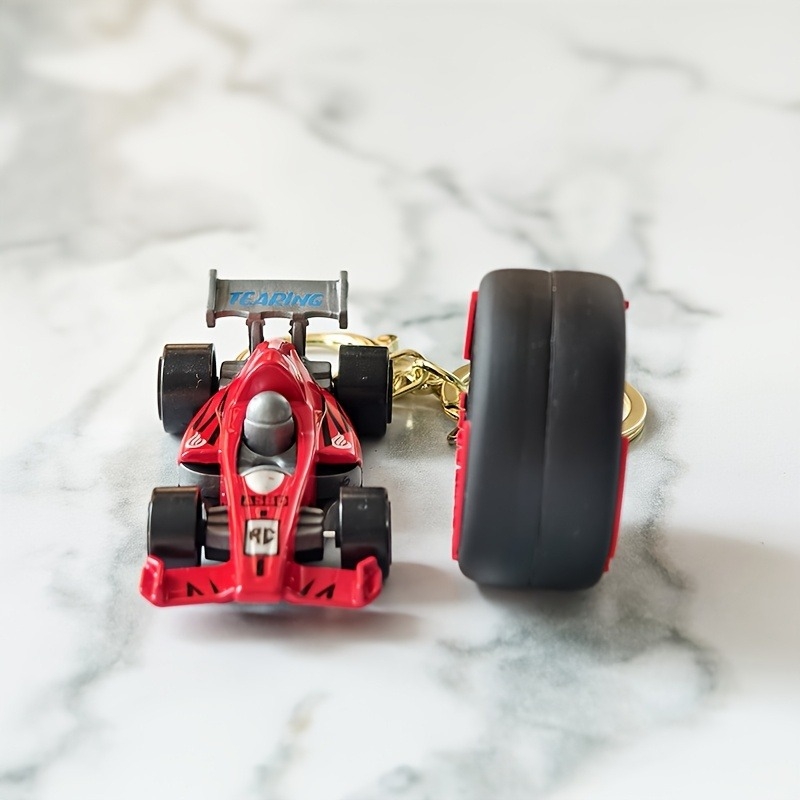 Ključni lanac od legure, karikaturan model automobila, s uzorkom gume (Materijal: legura; Oblik: privjesak za ključeve; Uzorak: guma; Obrada: simulacija)