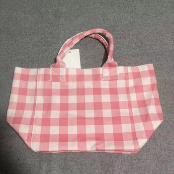 Platnena tote torba, oblik dumpling, magnetsko zatvaranje, bez podstave (materijal: platno; oblik: dumpling; zatvaranje: magnetsko; podstava: bez)