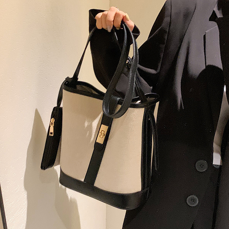 Bucket torba od PU materijala, crossbody stil, zaključavanje, podstava od poliestera, unutarnja džep za telefon