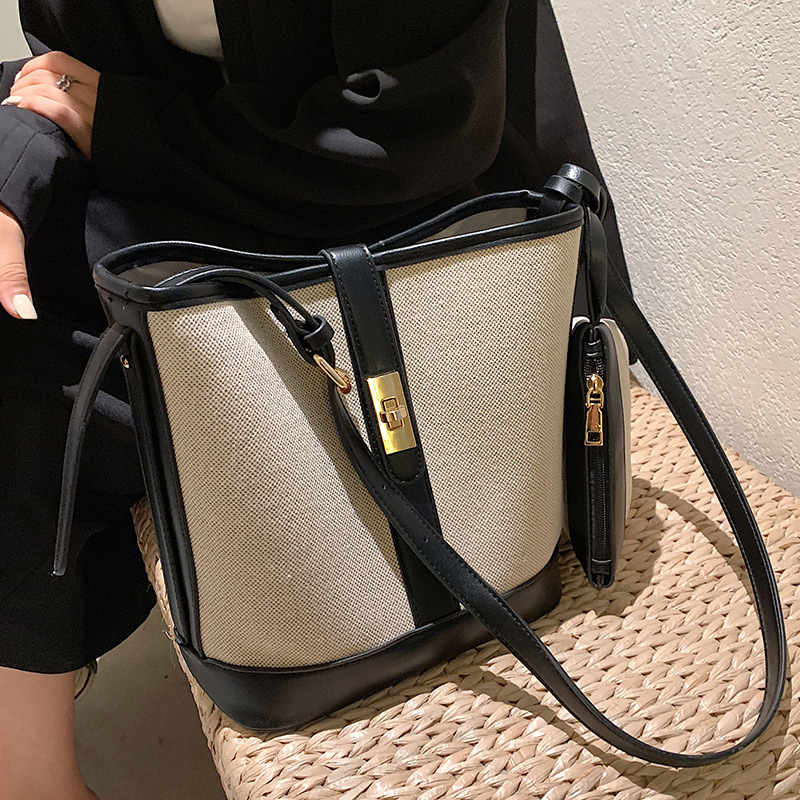 Bucket torba od PU materijala, crossbody stil, zaključavanje, podstava od poliestera, unutarnja džep za telefon