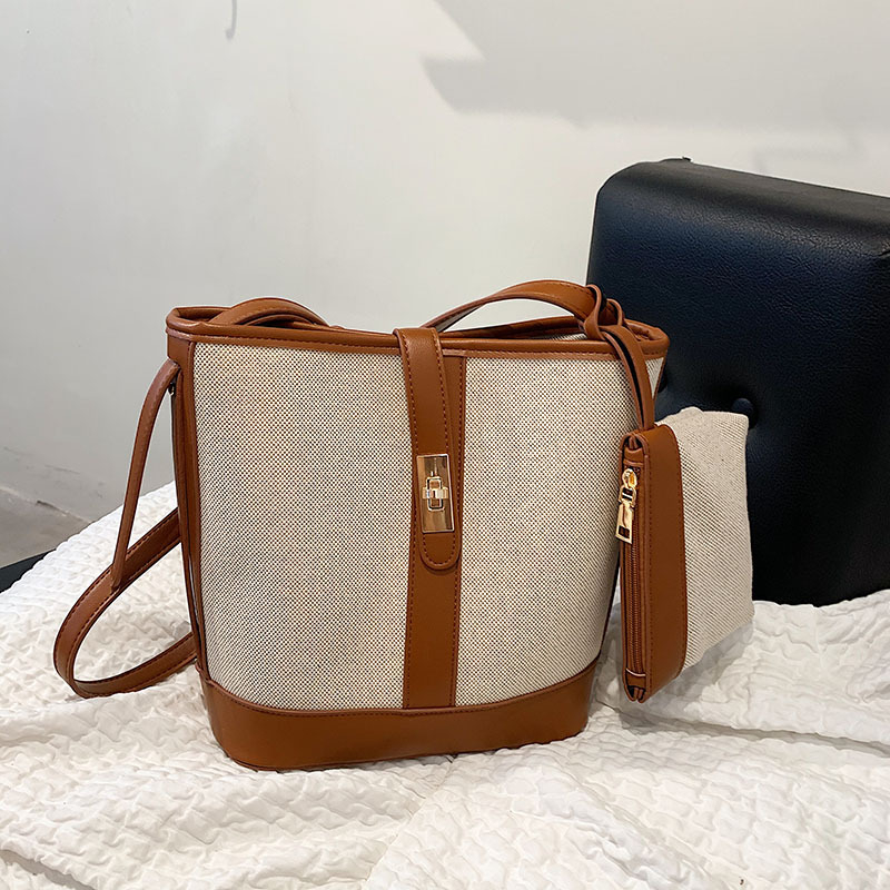 Bucket torba od PU materijala, crossbody stil, zaključavanje, podstava od poliestera, unutarnja džep za telefon