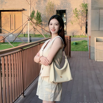 Unisex cilindrična kožna torba sa zatvaračem, unutarnji džepovi za prijenosno računalo, dokumente i kameru