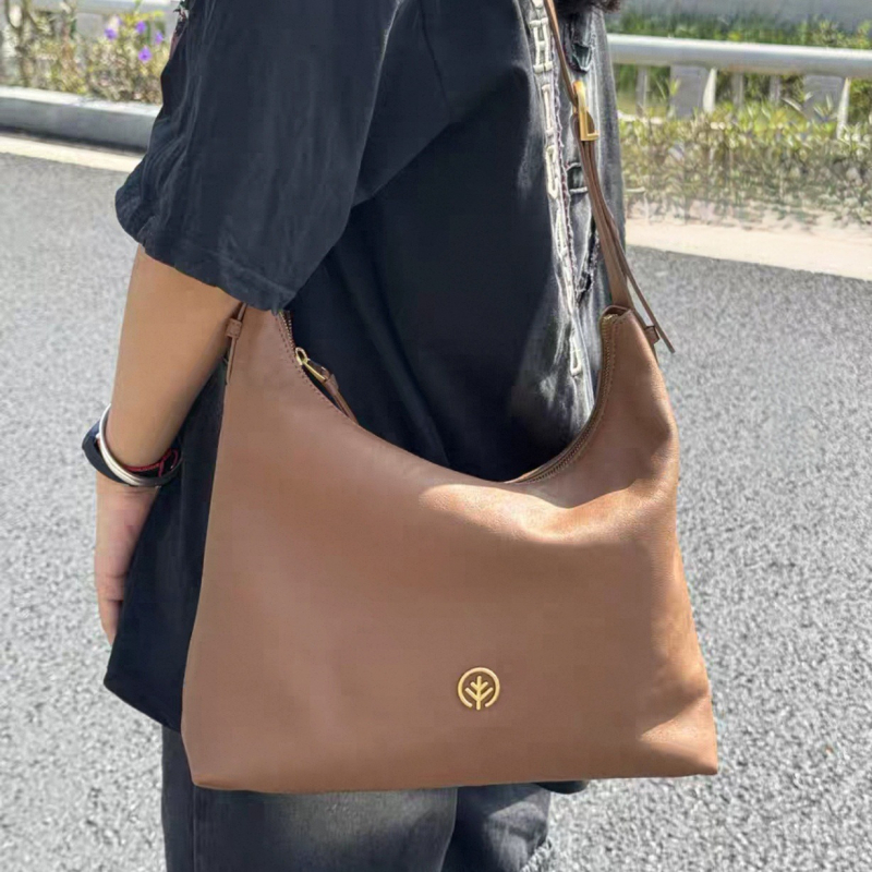 Unisex cilindrična kožna torba sa zatvaračem, unutarnji džepovi za prijenosno računalo, dokumente i kameru