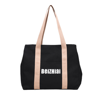 Geantă tote din pânză, în stil street, cu formă orizontală pătrată, închidere cu fermoar, buzunare interioare: buzunar cu fermoar, buzunar pentru telefon, buzunar pentru ID.