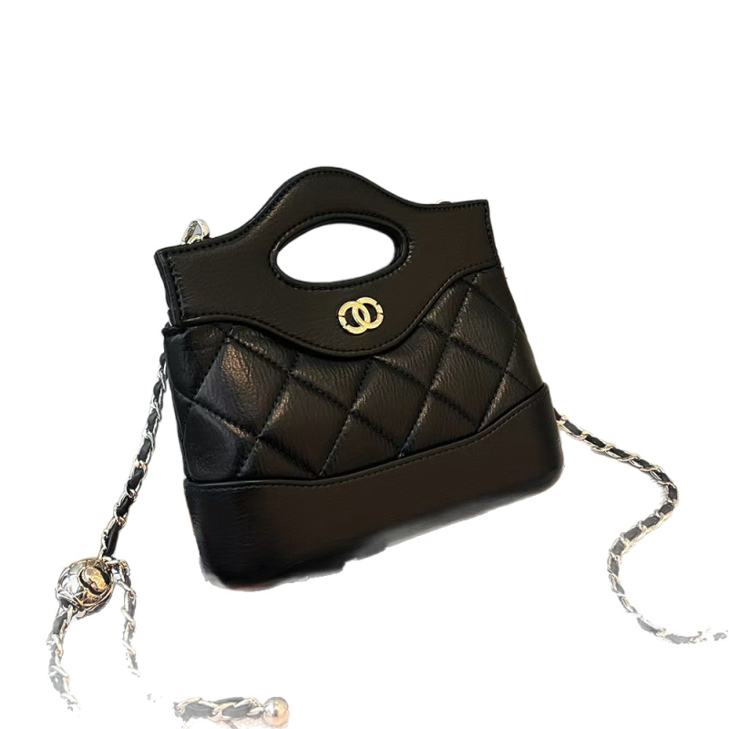 Geantă cu lanț în stil Chanel, din piele naturală de vițel de primă calitate, model quilting diamant, formă orizontală pătrată, închidere magnetică