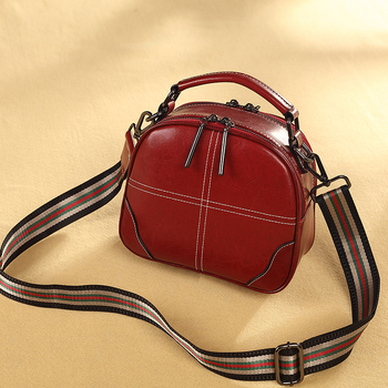 Ženska torbica za rame od prave kože, mali kvadratni dizajn, zatvarač, unutarnja džep s zatvaračem i džep za mobitel