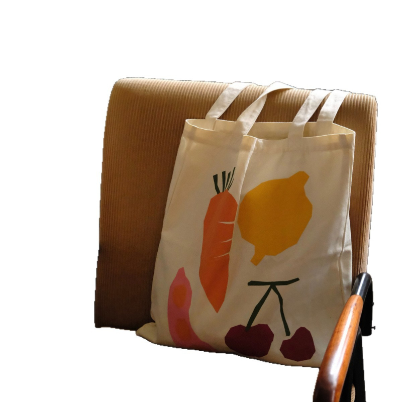 Geantă Tote pentru călătorii de relaxare, poliester, design cu căpșuni și morcovi, formă scoică, deschidere deschisă